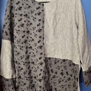 Periwinkle by Barlow Black and Gray Floral Blouse